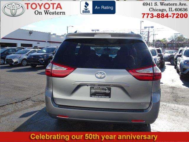 2017 Toyota Sienna LE